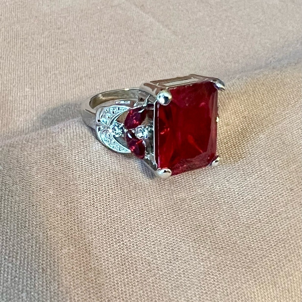 3 Color Elegant Ring Size 6, BN - Picture 3 of 4